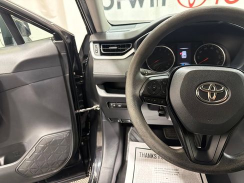 Used 2021 Toyota RAV4 XLE AWD/4WD image 24