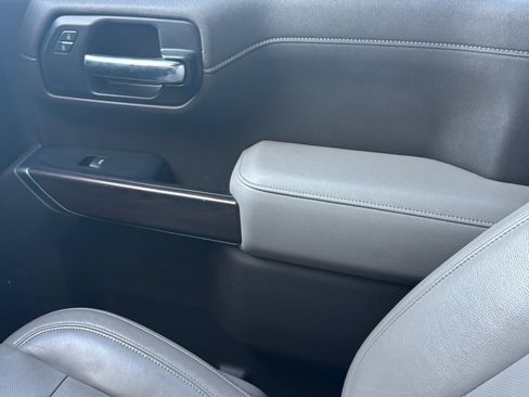 Used 2020 GMC Sierra 1500 SLT image 30