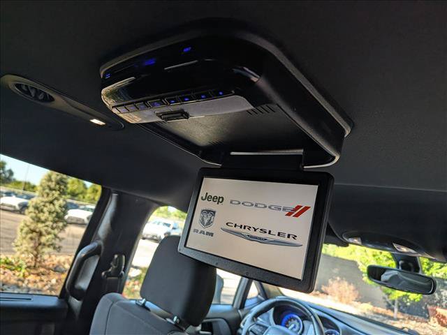 Used 2020 Chrysler Pacifica Touring w/ S Appearance Package FWD image 15