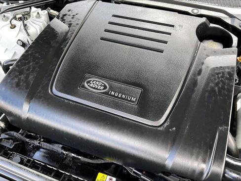 Certified 2025 Land Rover Discovery S AWD/4WD image 29