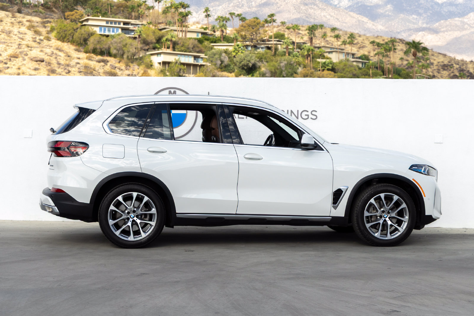 Certified 2026 BMW X5 sDrive40i w/ Parking Assistance Package RWD image 5
