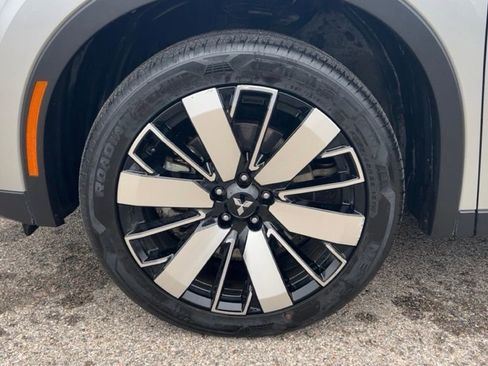 Used 2025 Mitsubishi Outlander SE image 9