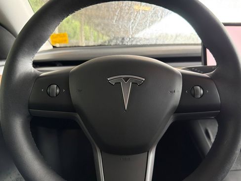 Used 2024 Tesla Model Y Long Range AWD/4WD image 23