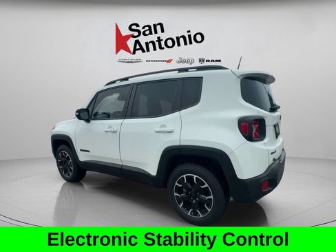Used 2023 Jeep Renegade Latitude AWD/4WD image 10