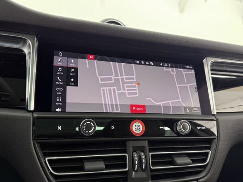 Certified 2026 Porsche Macan AWD/4WD image 40