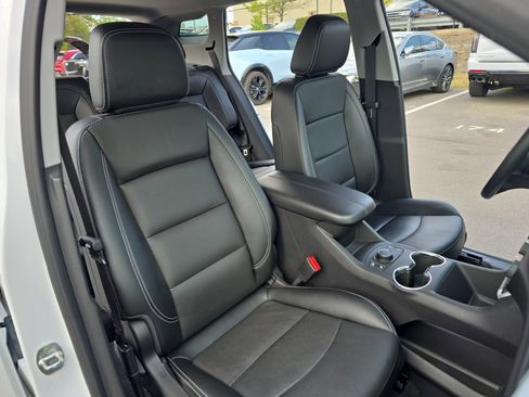 Used 2023 GMC Terrain SLT FWD image 10