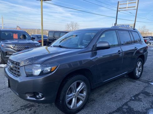 Used 2008 Toyota Highlander Sport w/ Tow Pkg image 2