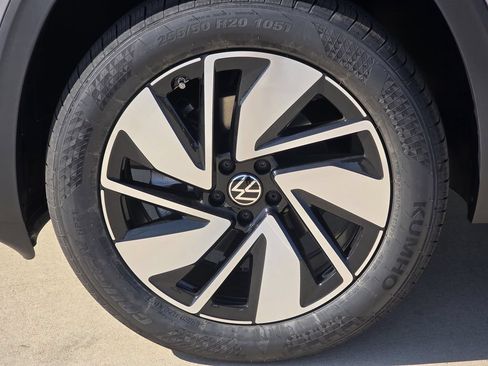New 2026 Volkswagen Atlas SE FWD image 9