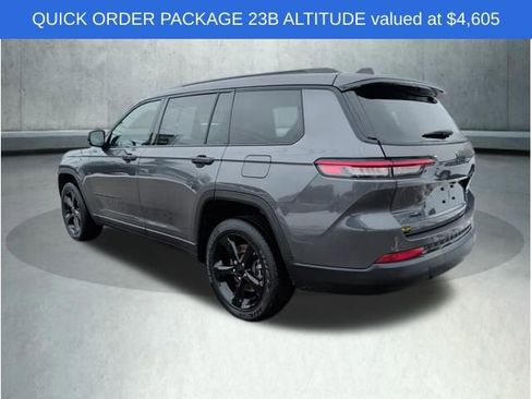Used 2023 Jeep Grand Cherokee L Laredo image 4