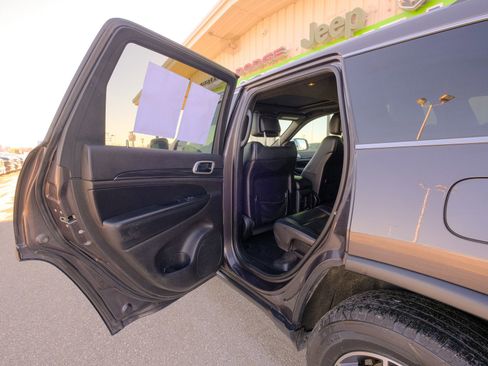 Used 2020 Jeep Grand Cherokee Limited image 27
