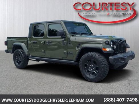 Certified 2021 Jeep Gladiator Sport AWD/4WD image 1