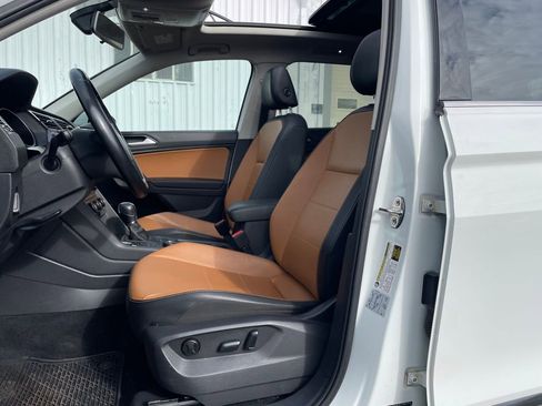 Used 2019 Volkswagen Tiguan SE w/ Panoramic Sunroof Package AWD/4WD image 12