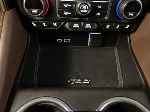 Used 2021 Chevrolet Suburban High Country image 15