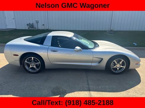 Used 2003 Chevrolet Corvette Coupe w/ Preferred Equipment Group RWD image 8
