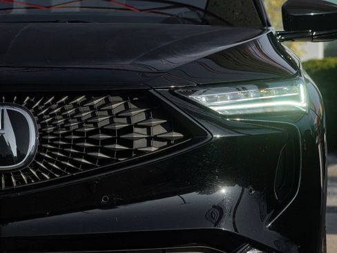 Used 2023 Acura MDX A-Spec image 11