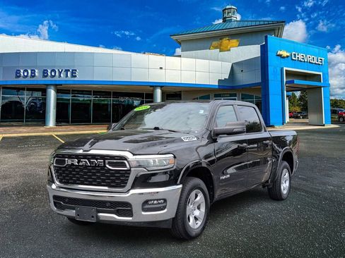 Used 2025 RAM 1500 Big Horn AWD/4WD image 8