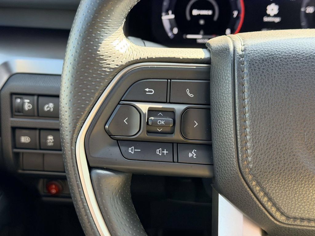 Used 2025 Toyota 4Runner TRD Off-Road Premium AWD/4WD image 8