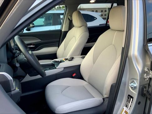 Used 2025 Toyota Grand Highlander FWD image 8