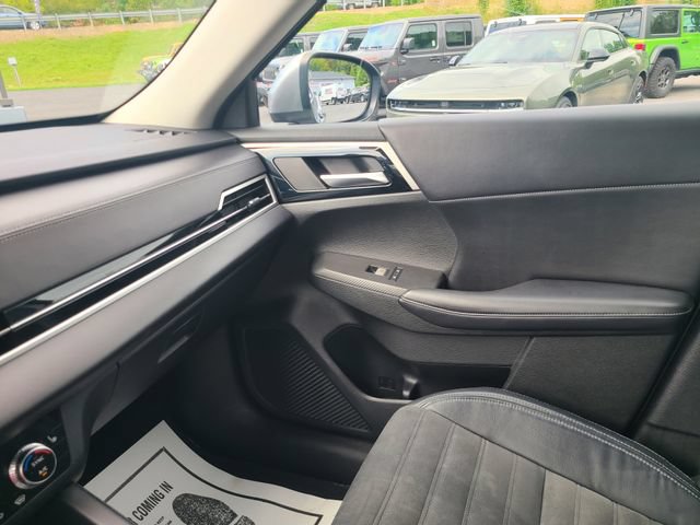 Used 2023 Mitsubishi Outlander SE AWD/4WD image 14