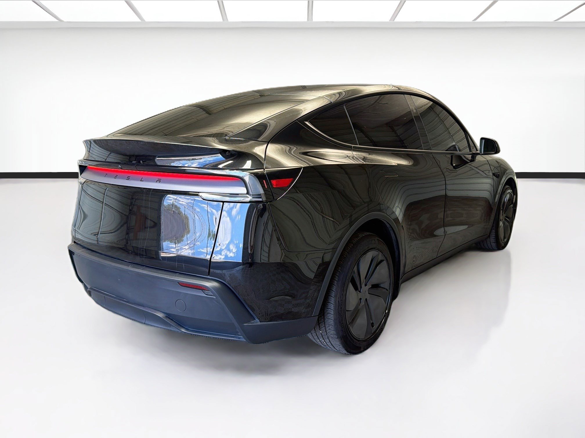 Used 2026 Tesla Model Y 2WD image 4