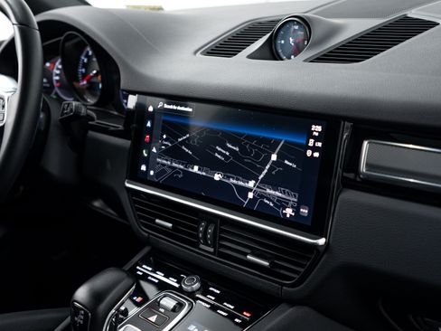 Certified 2022 Porsche Cayenne S Platinum AWD/4WD image 15