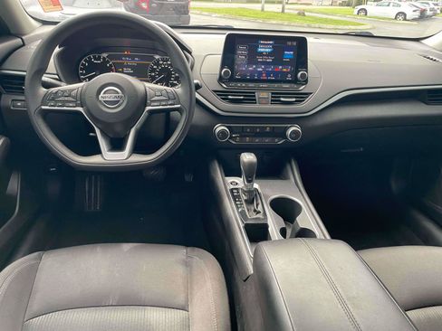 Used 2022 Nissan Altima 2.5 SV FWD image 16