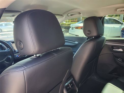 Used 2017 Chevrolet Impala LT image 10