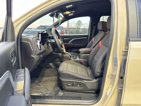 Used 2023 Chevrolet Colorado Z71 w/ Z71 Convenience Package 2 image 16