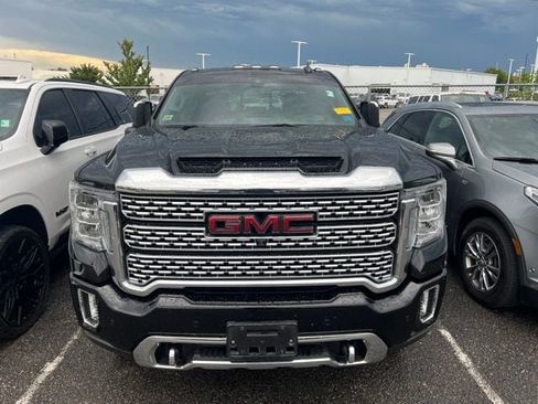 Used 2021 GMC Sierra 2500 Denali w/ Denali Black Diamond Edition AWD/4WD image 2