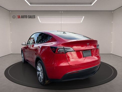 Used 2022 Tesla Model Y Long Range image 3