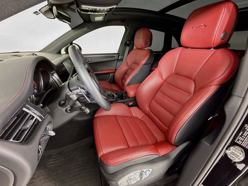 Certified 2025 Porsche Macan GTS AWD/4WD image 5