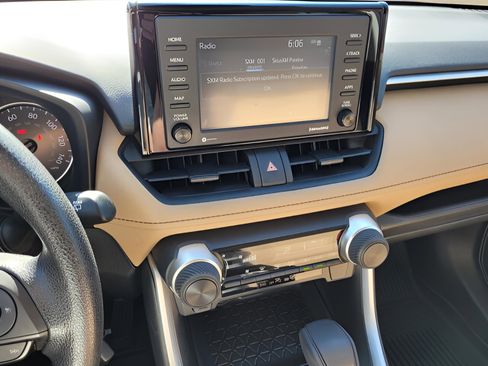 Certified 2022 Toyota RAV4 LE image 23