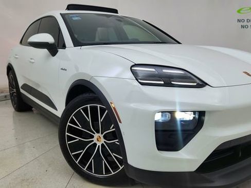 Used 2025 Porsche Macan Electric RWD image 90