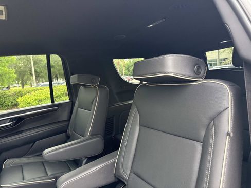 Used 2025 Chevrolet Suburban Premier RWD image 16