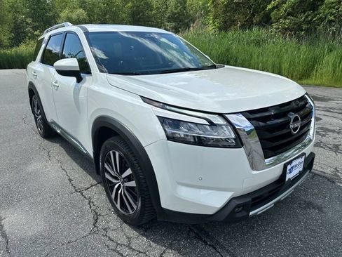 Used 2023 Nissan Pathfinder Platinum AWD/4WD image 7