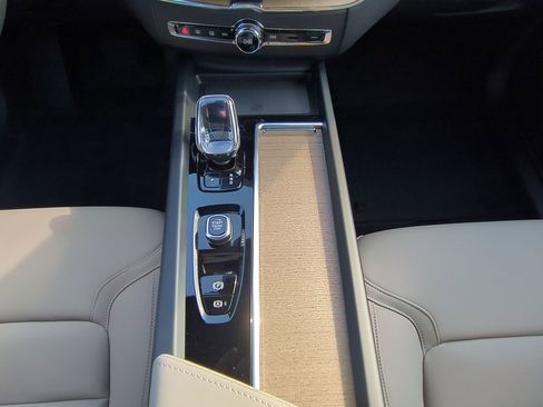 New 2026 Volvo XC60 B5 Plus w/ Protection Package Premier image 17