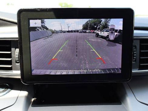Used 2023 Ford Explorer XLT w/ Equipment Group 202A AWD/4WD image 8