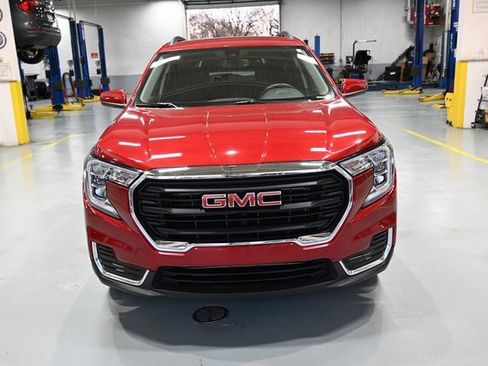 Used 2023 GMC Terrain SLE w/ Driver Convenience Package image 2
