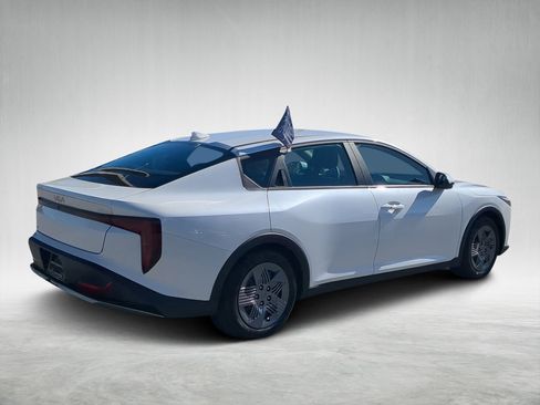 Certified 2025 Kia K4 LX image 3