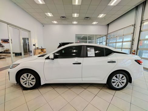 Used 2024 Nissan Sentra S image 6
