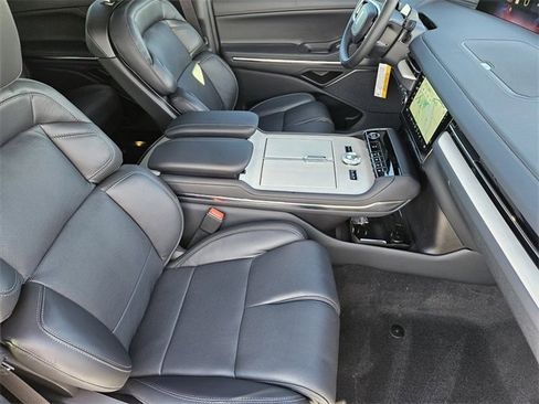 New 2025 Lincoln Navigator L Reserve w/ Jet Appearance Package image 13