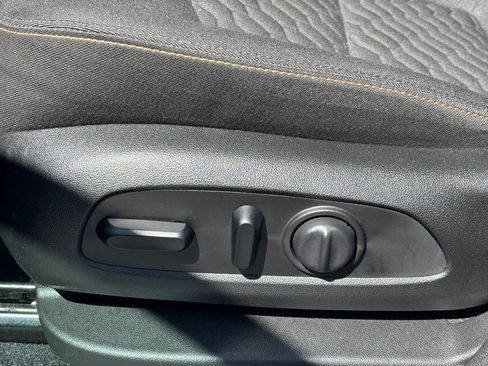 Used 2020 Chevrolet Equinox LT FWD image 15