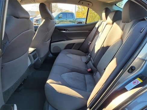 Used 2018 Toyota Camry LE image 11