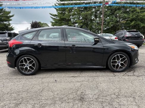 Used 2015 Ford Focus SE w/ SE Sport Package FWD image 4