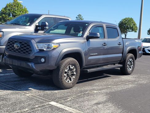 Used 2020 Toyota Tacoma TRD Off-Road w/ TRD Premium Off Road Package AWD/4WD image 3