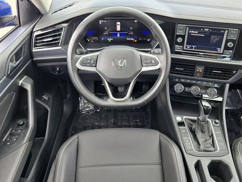 Used 2024 Volkswagen Jetta SE w/ Panoramic Sunroof Package FWD image 13