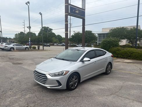 Used 2018 Hyundai Elantra SEL image 1