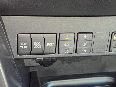 Used 2018 Toyota RAV4 SE w/ Advanced Technology Package AWD/4WD image 21