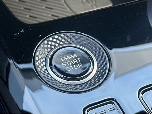 Certified 2025 Kia Niro EX image 22