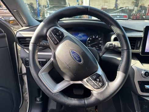 Used 2023 Ford Explorer XLT image 9